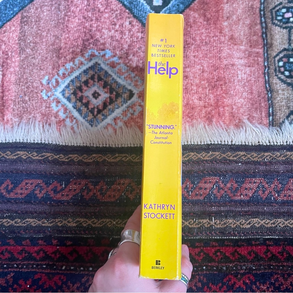 The Help paperback - Picture 2 of 8